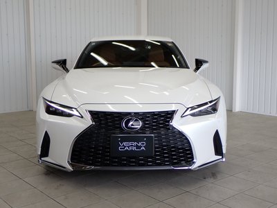 LEXUS IS - 9