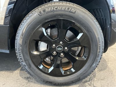 LAND ROVER DEFENDER - 8