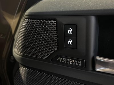 LAND ROVER DEFENDER - 9