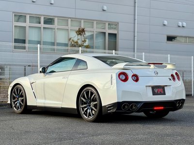 NISSAN GT-R - 10