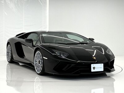 LAMBORGHINI AVENTADOR