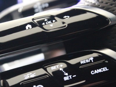 MERCEDES-BENZ EQE - 9