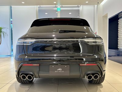 PORSCHE MACAN - 9