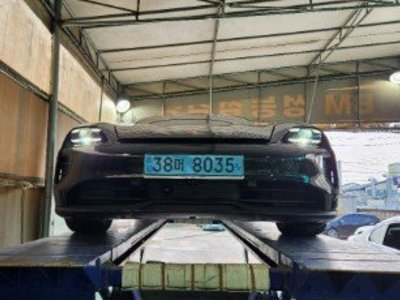PORSCHE TAYCAN - 1