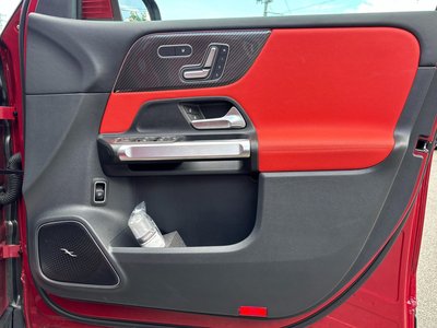 2025 Mercedes-BENZ GLB AMG — миниатюра 15