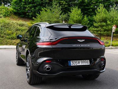 ASTON MARTIN DBX - 3