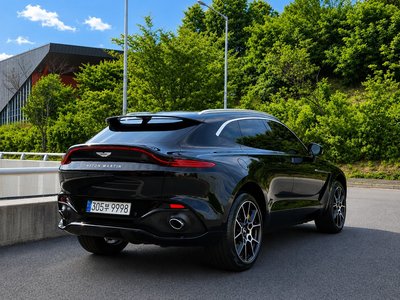 ASTON MARTIN DBX - 4
