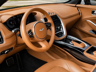 ASTON MARTIN DBX - 5