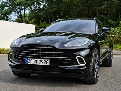 ASTON MARTIN DBX - 2
