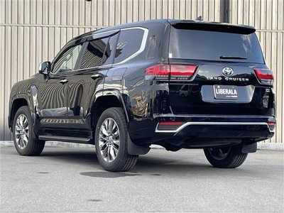 TOYOTA LAND CRUISER 300 - 7