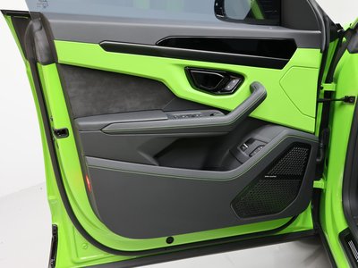 2024 Lamborghini URUS photo 7