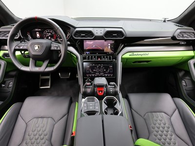 2024 Lamborghini URUS photo 4