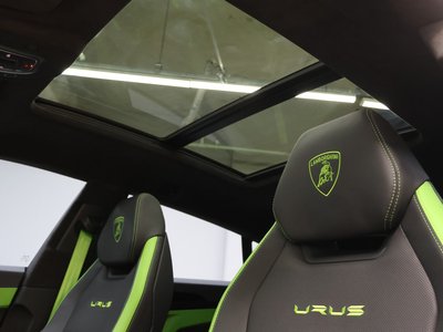 2024 Lamborghini URUS photo 9