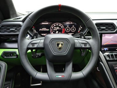 2024 Lamborghini URUS photo 10