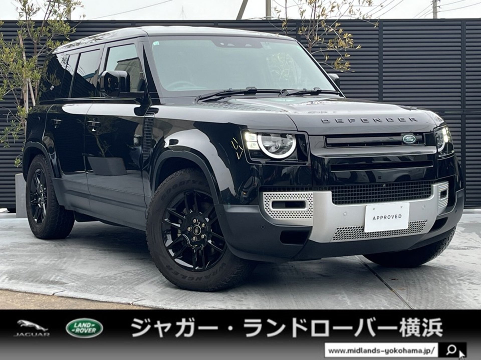 LAND ROVER DEFENDER - View 1