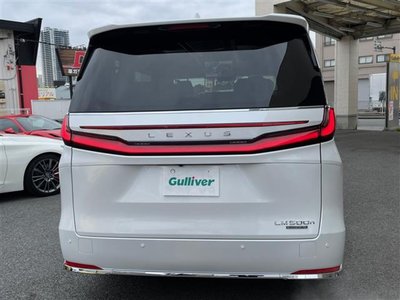 LEXUS LM - 3