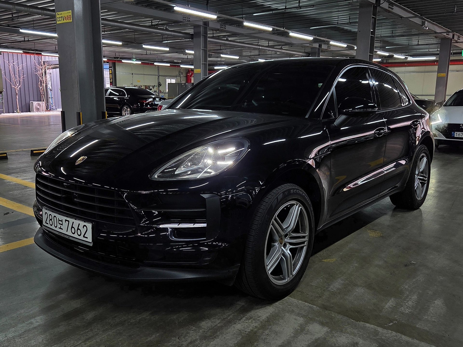 PORSCHE MACAN - View 1