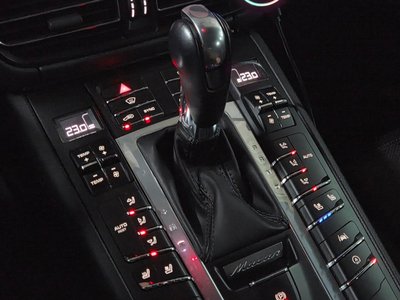PORSCHE MACAN - 8