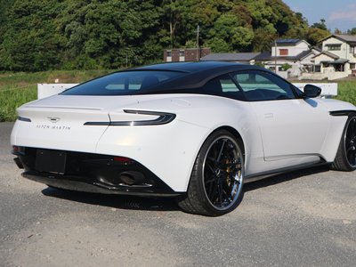 ASTON MARTIN DB11 - 8