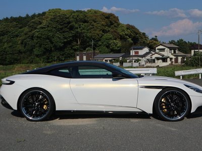 ASTON MARTIN DB11 - 7