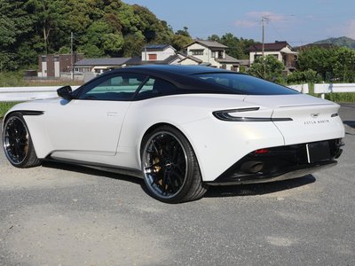 ASTON MARTIN DB11 - 10