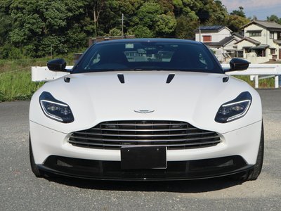 ASTON MARTIN DB11 - 5