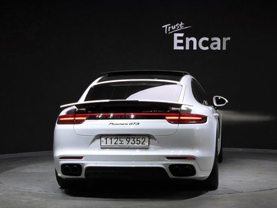 PORSCHE PANAMERA - 4