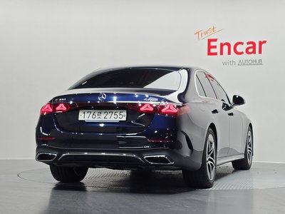 MERCEDES-BENZ E-CLASS - 4