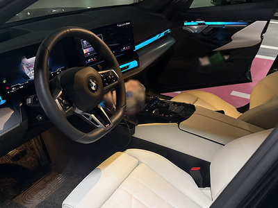 2025 BMW 5 SERIES 照片 9