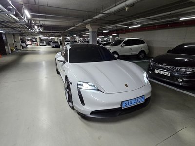 2020 Porsche TAYCAN photo 1