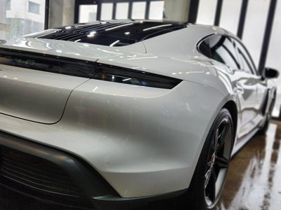 2020 Porsche TAYCAN photo 3