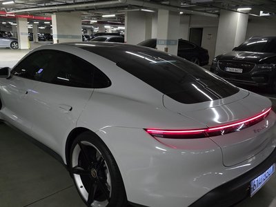 2020 Porsche TAYCAN photo 4