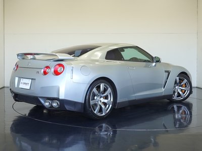 NISSAN GT-R - 2