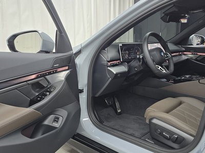 صورة مصغرة 13 لـ 2026 BMW 5 SERIES