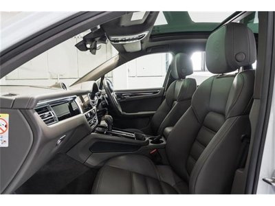 2024 Porsche MACAN thumbnail 18
