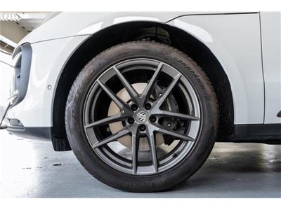 2024 Porsche MACAN thumbnail 31
