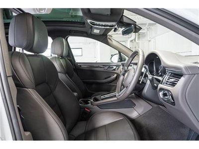 2024 Porsche MACAN thumbnail 17