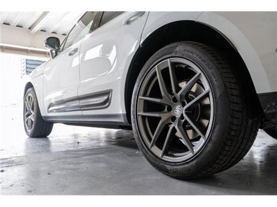 2024 Porsche MACAN thumbnail 32
