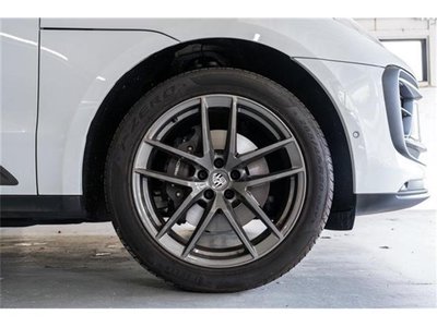 2024 Porsche MACAN thumbnail 27