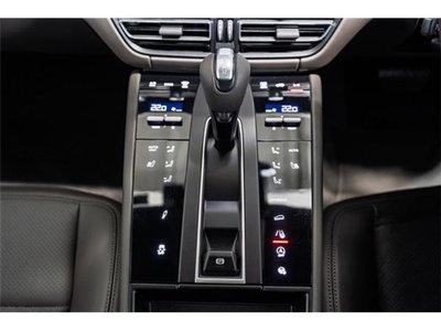 2024 Porsche MACAN thumbnail 24