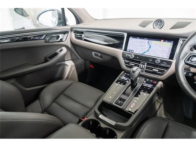 2024 Porsche MACAN thumbnail 15