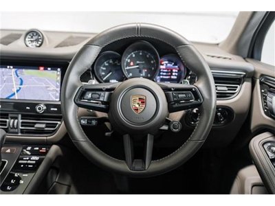 2024 Porsche MACAN thumbnail 16