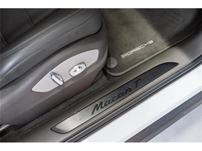 2024 Porsche MACAN thumbnail 37