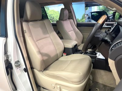 TOYOTA LAND CRUISER PRADO - 10