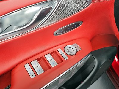 2022 Genesis GV70 — миниатюра 23