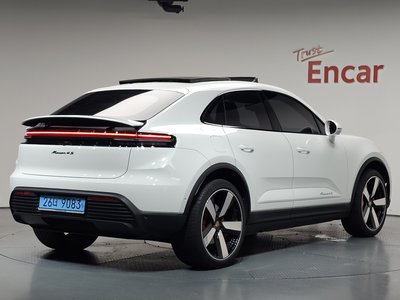 PORSCHE MACAN - 5