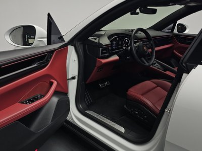 PORSCHE MACAN - 10
