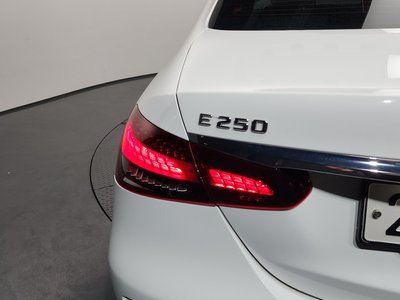 MERCEDES-BENZ E-CLASS - 10