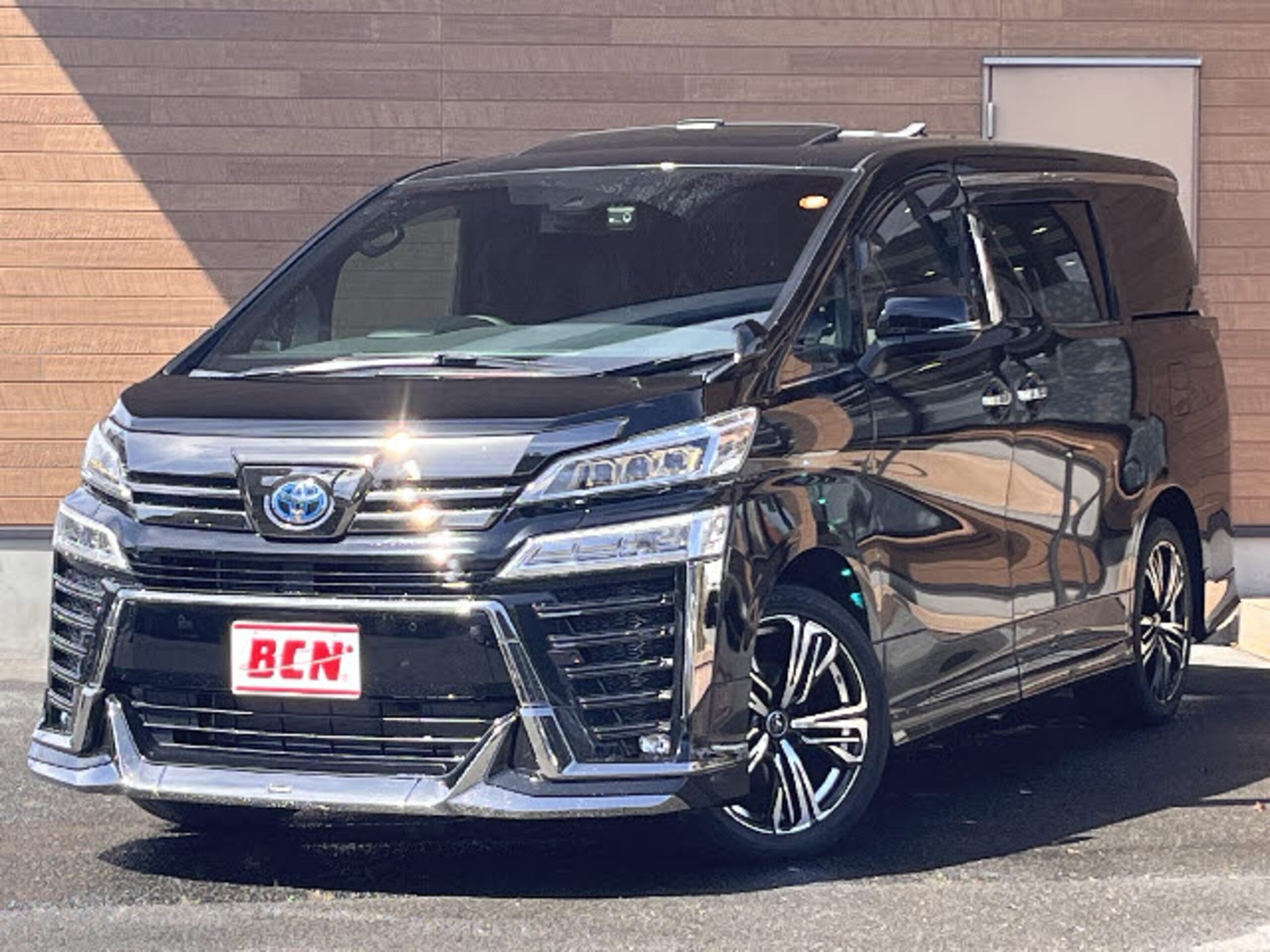 TOYOTA VELLFIRE - View 1