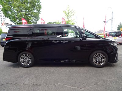 2025 Toyota ALPHARD — фото 8